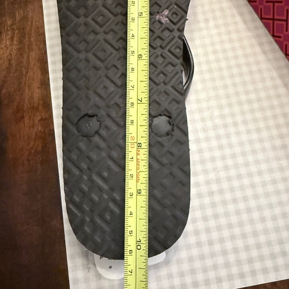 Tory Burch Classic Flip Flops - Black Gold Logo Sandals Size 9 - Like New! - Picture 13 of 14